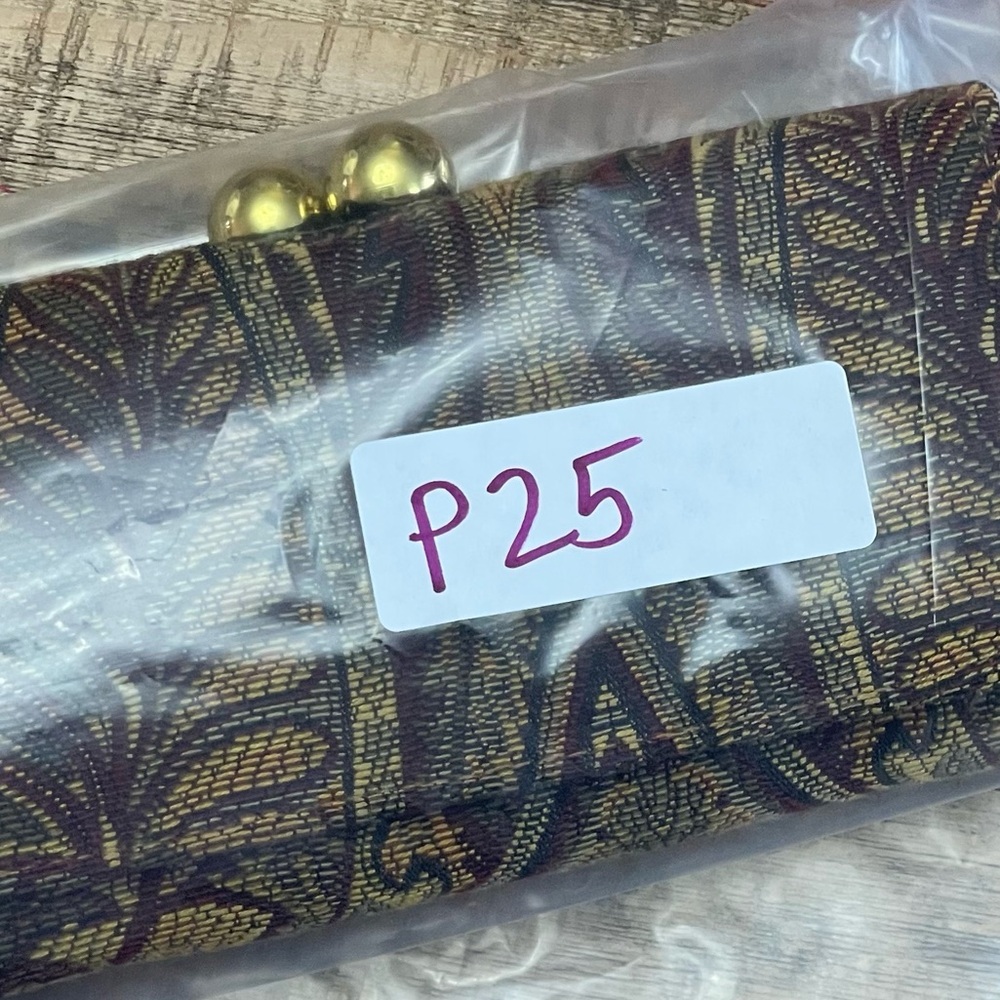Braciano Gold Burgundy Tapestry Fabric Metallic Gold Accent Wallet - Picture 10 of 10